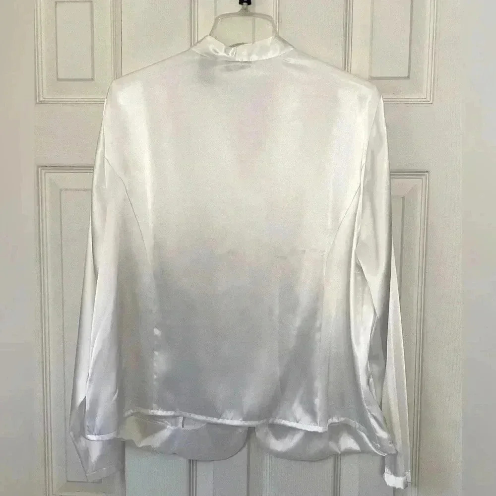 Laura Scott Women's White Button Up Long Sleeve Embroidered Floral Top Size 18W - Picture 8 of 8